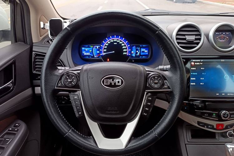 Used BYD S7 2015 2.0T Upgraded Automatic Luxury Version Steering Wheel