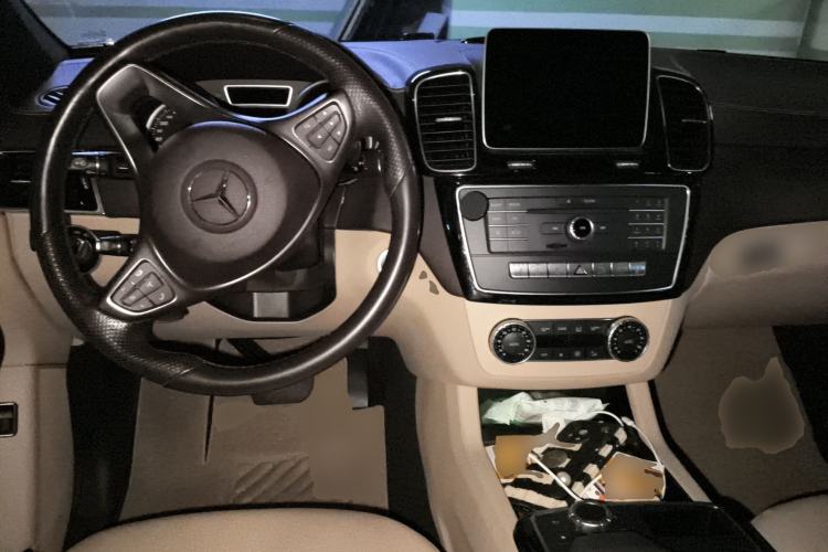 Used Mercedes-Benz GLE 2017 GLE 320 4MATIC Dynamic Model Center Console