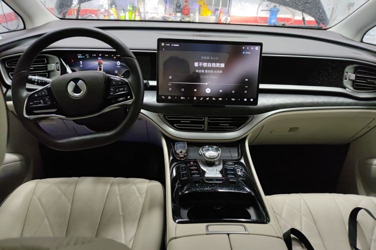 Used Denza D9 2024 DM-i 1050 Luxury Model
