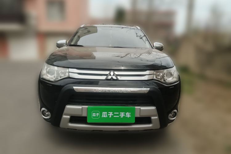 Used Mitsubishi Outlander 2014 2.4L 4x4 Deluxe Value Edition 5 Seats Front