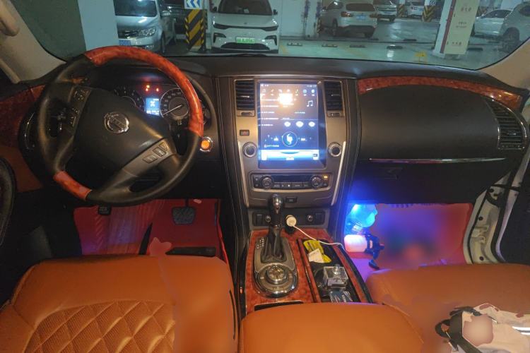 Used Nissan Patrol 2018 4.0L LinkedIn Edition Center Console