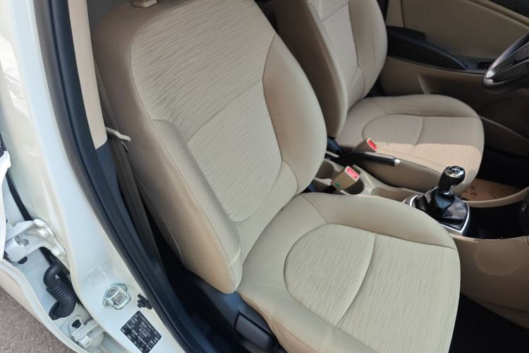 Used Hyundai Verna (older generation) 2014 1.4L Manual Smart GLS Trim Right Front Seat