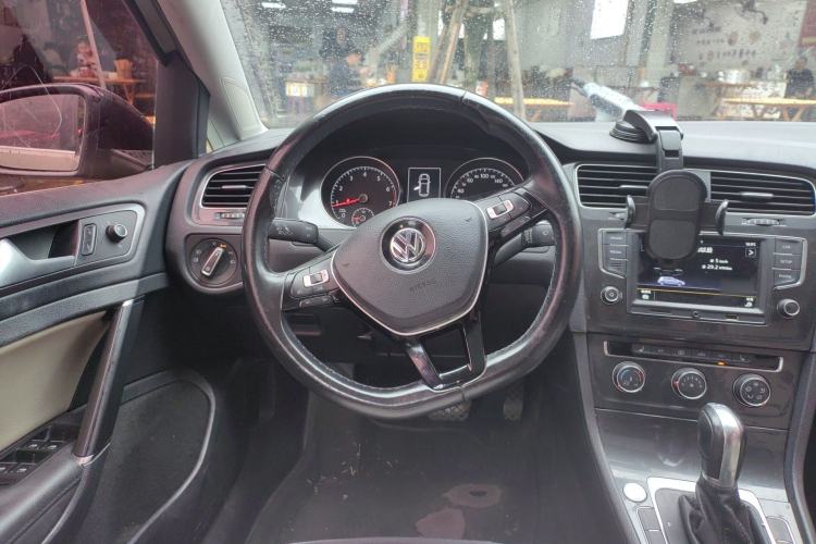 Used Volkswagen Golf 2017 230TSI Automatic Luxury Million-Vehicle Commemorative Edition
