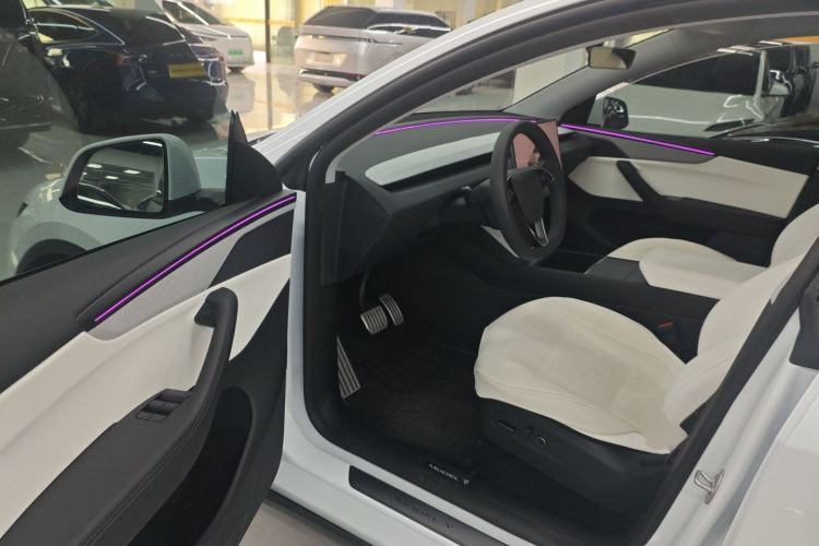 Used Tesla Model Y 2025 Long-Range All-Wheel-Drive Version