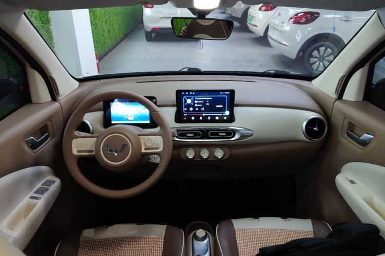 Used Wuling Hongguang MINIEV 2025 Four-Door Version Advanced Edition Center Console