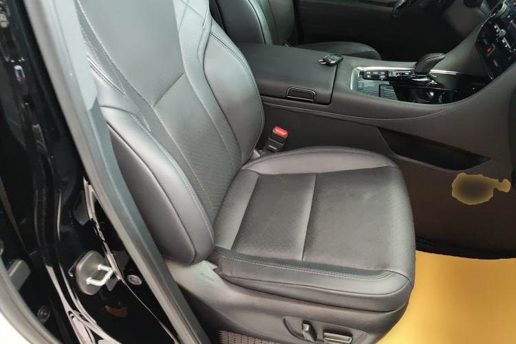 Used Toyota Vellfire 2024 Crown Dual-Engine 2.5L Supreme Executive Edition Right Front Seat