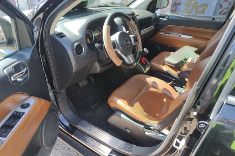 Used Jeep Compass 2013 2.4L four-wheel drive luxury version
