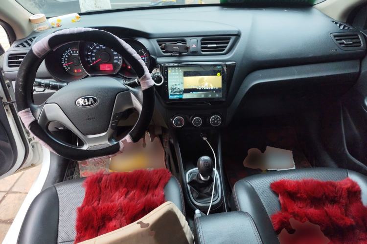 Used Kia K2 2015 Sedan 1.4L MT GLS Center Console