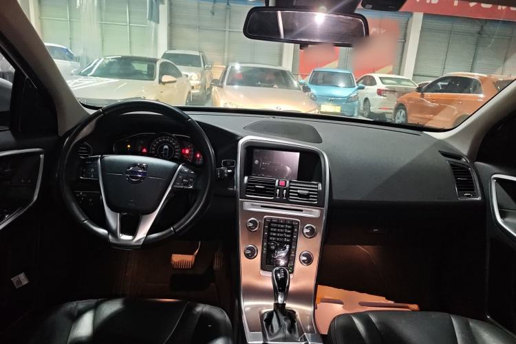 Used Volvo XC60 2017 T5 AWD Smart Upgrade Edition
