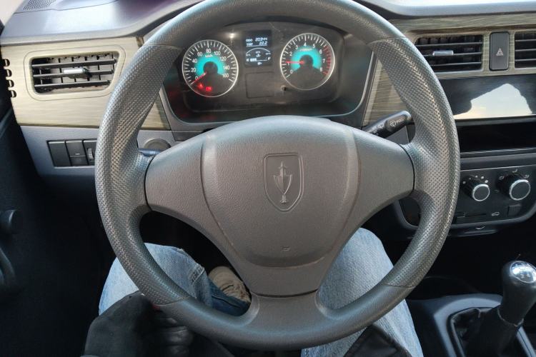 Used Jinbei Hiace X30 2023 1.5L Super-Comfortable Passenger Van 5/6/7-Seater Non-Air-Conditioned Version Model SWC15M
