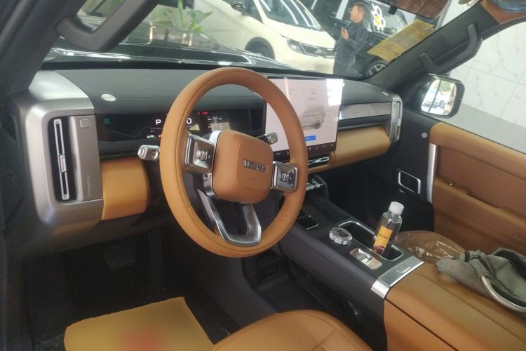 Used iCAR V27 2026 Model 200KM Four-Wheel Drive Falcon 500 Center Console