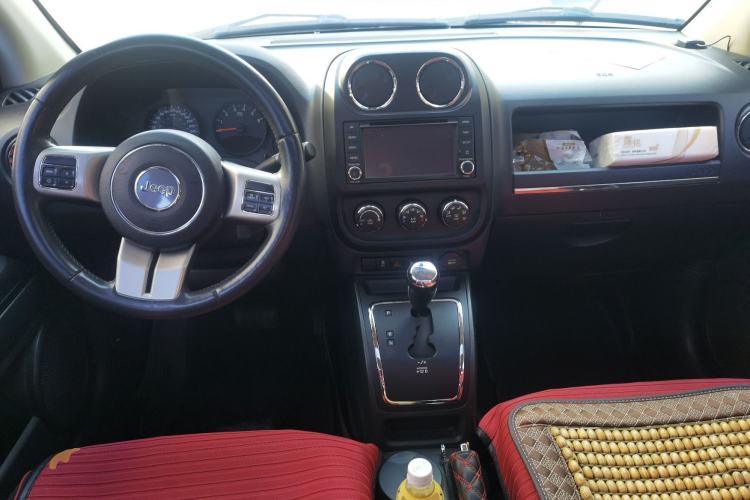 Used Jeep Compass 2012 2.4L four-wheel-drive sport version
