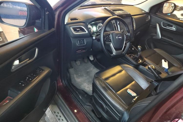 Used SWM X7 2016 1.8L Manual Luxury Edition 7 Seats
