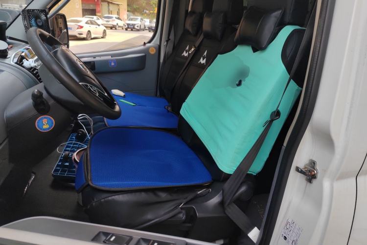 Used SAIC MAXUS Xintu V80 2019 2.5T Classic Edition 6-Speed Manual – Aoyuntong Short Wheelbase Mid-Height Design 5/6 Seats Left Front Seat