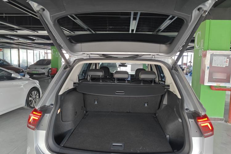 Used Volkswagen Tiguan L New Energy 2022 430 PHEV Plug-in Hybrid Flagship Edition Trunk