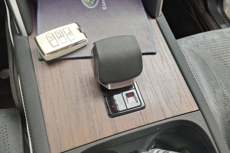 Used Land Rover Discovery Sport New Energy 2024 1.5T P300e Plug-in Hybrid Electric Version Gear Lever