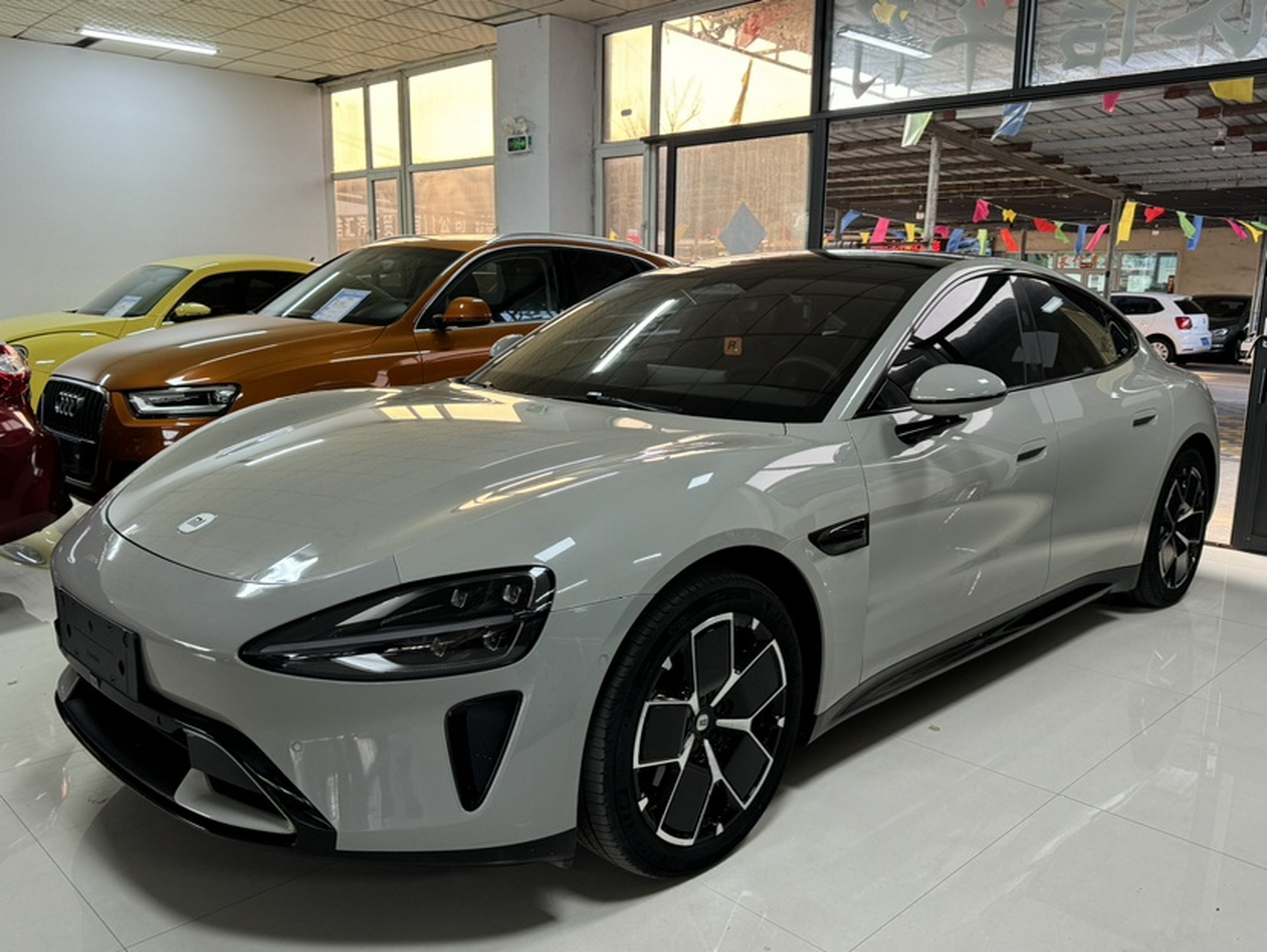 Под передней частью автомобиля