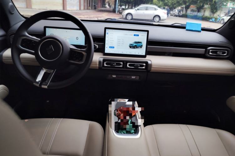 Used Baojun Spark EUV 2024 Prestige Edition 4 Seats Center Console