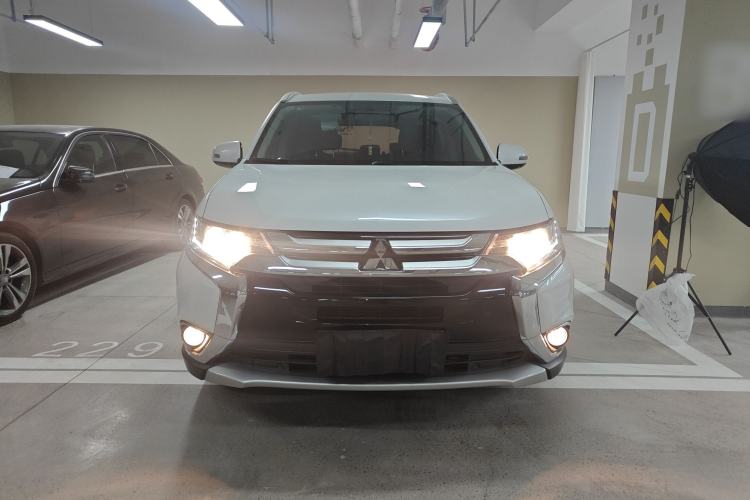 Used Mitsubishi Outlander 2018 2.0L Two-Wheel Drive Glory Edition 5 Seats