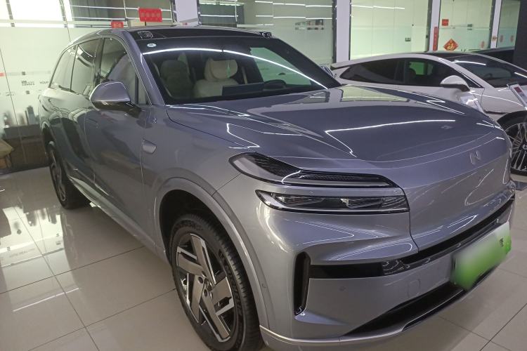 Used ONVO Luxeed L90 2025 Model—Ultra Six-Seater Version Front Right 45 Deg