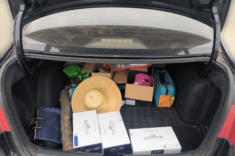 Used Volkswagen Santana 2013 1.6L Manual Fashion Edition Trunk