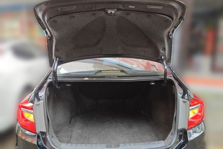 Used Honda Crider 2015 1.8L automatic luxury edition
