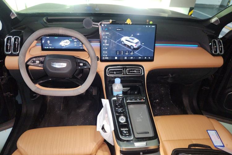 Used Geely Auto FX11 2025 4th Generation 1.5TD DCT Jinxiu Center Console