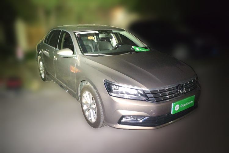 Used Volkswagen Passat 2017 330TSI DSG Luxury Edition Front Right 45 Deg