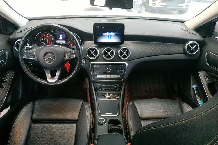 Used Mercedes-Benz GLA 2018 GLA 200 Fashion Model Center Console