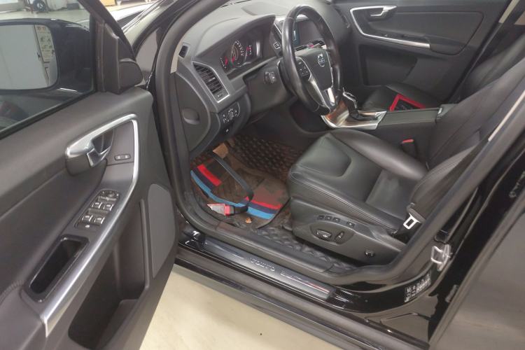 Used Volvo XC60 2016 T5 Smart Upgrade Model
