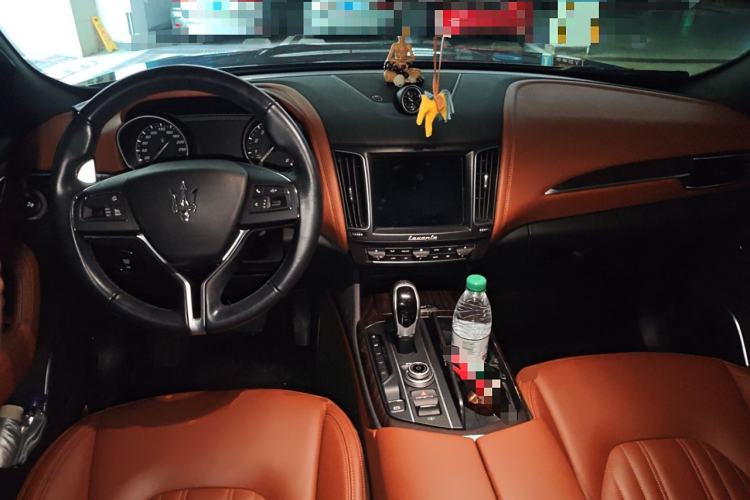 Used Maserati Levante 2016 3.0T Standard Edition Center Console