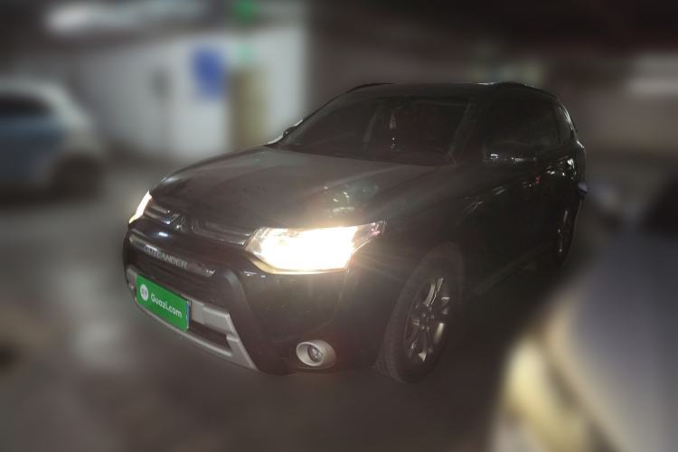 Used Mitsubishi Outlander 2013 2.4L Four-Wheel Drive Luxury Navigation Version 7 Seats