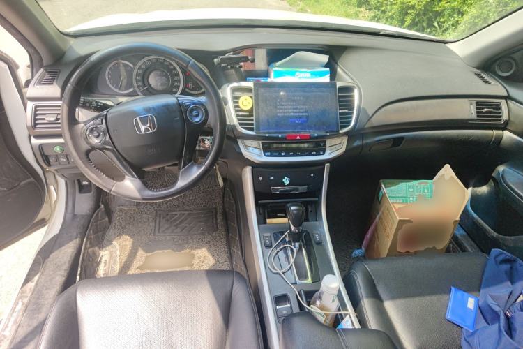 Used Honda Accord 2014 2.0L EX Luxury Edition Center Console