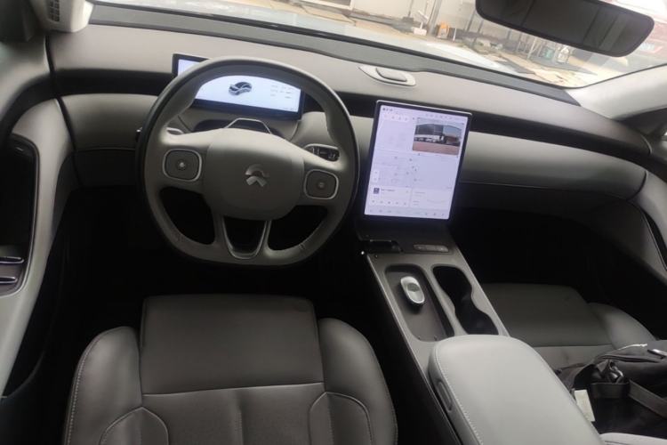 Used Nio ET5 2022 75 kWh Center Console