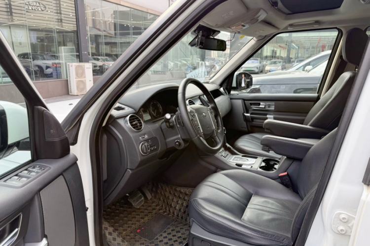 Used Land Rover Discovery 2015 3.0 SC V6 HSE Interior 2