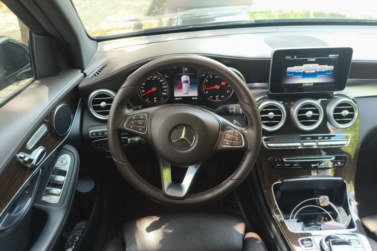 Used Mercedes-Benz GLC 2018 Facelift GLC 260 4MATIC Luxury Edition
