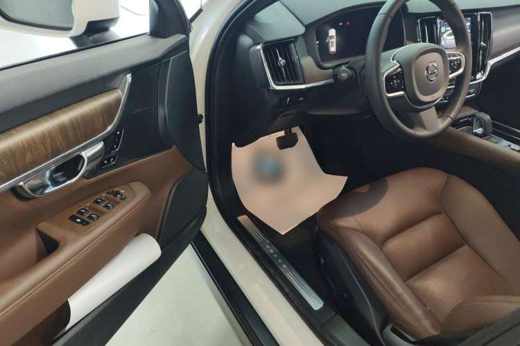 Used Volvo V90 2022 Cross Country B5 AWD Smart Range Edition
