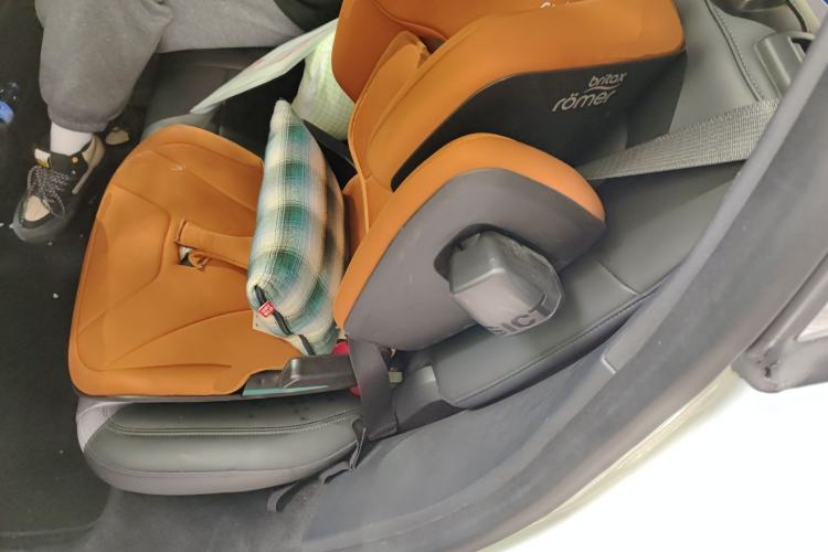 Used Tesla Model Y 2021 Long-Range All-Wheel-Drive Version Left Rear Seat