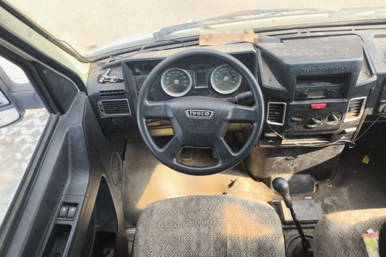 Used Iveco Daily 2017 2.5T A35 Passenger Van 5-7 Seats Model 47Z5 Steering Wheel