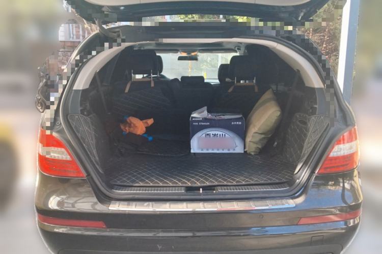 Used Mercedes-Benz R-Class 2017 R 320 4MATIC Business Edition Prestige Model Trunk