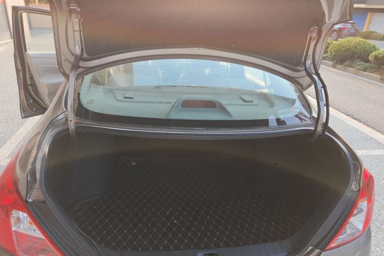 Used Nissan Sunny 2015 1.5XE CVT Comfort Edition Trunk