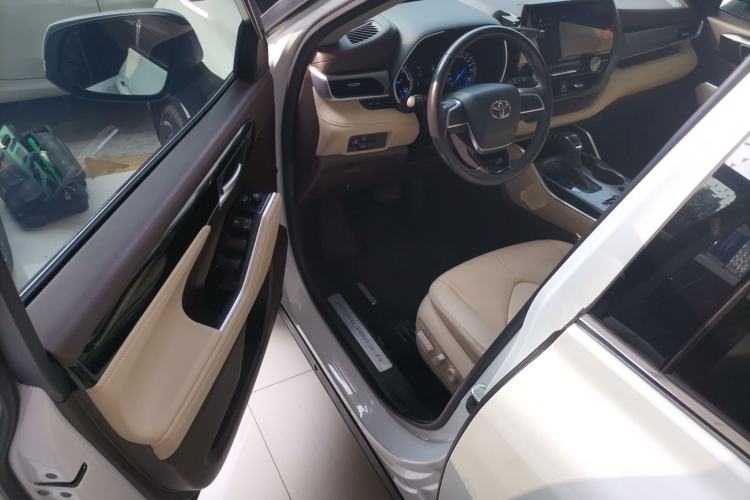 Used Toyota Highlander 2022 Dual-Engine 2.5L Four-Wheel Drive Prestige Version 7 Seats Driver Seat