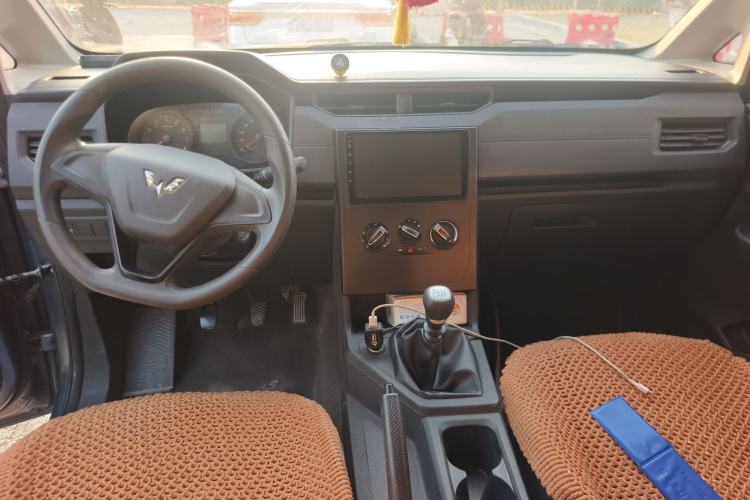 Used Wuling Hongguang PLUS 2019 1.5T Manual Standard Edition 5 Seats
