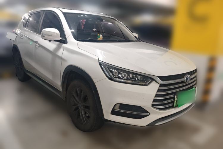 Used BYD Song New Energy 2019 Song DM 1.5TID Smart Connect Dynamic Model Front Right 45 Deg