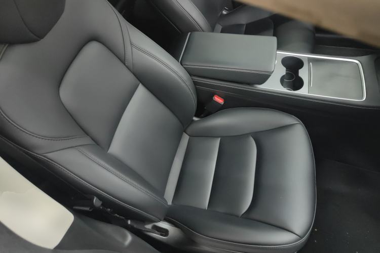 Used Tesla Model Y 2023 Long-Range All-Wheel-Drive Version
