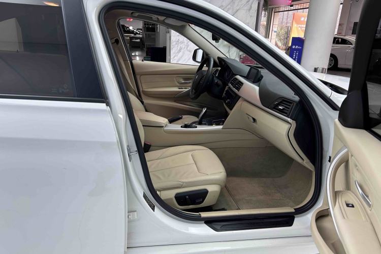 Used BMW 3 Series 2015 320i Fashion Model
