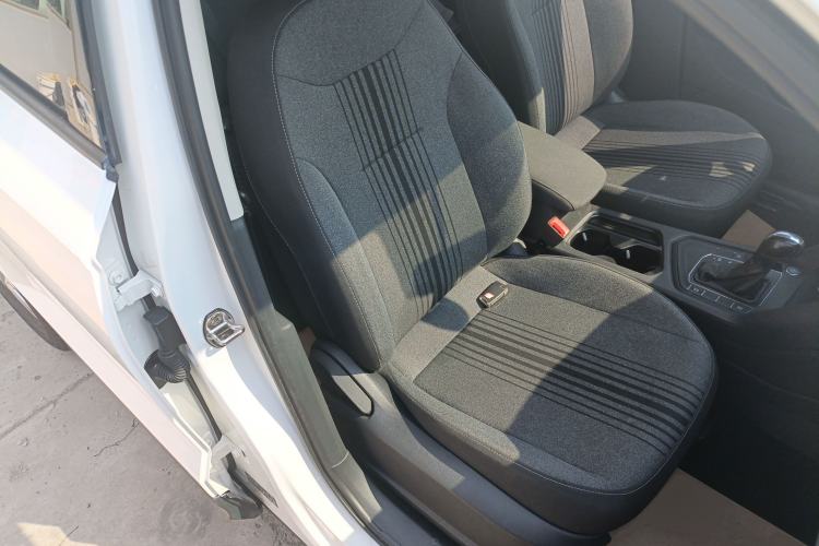 Used Volkswagen Tharu 2021 280TSI Two-Wheel Drive Trend Edition Right Front Seat