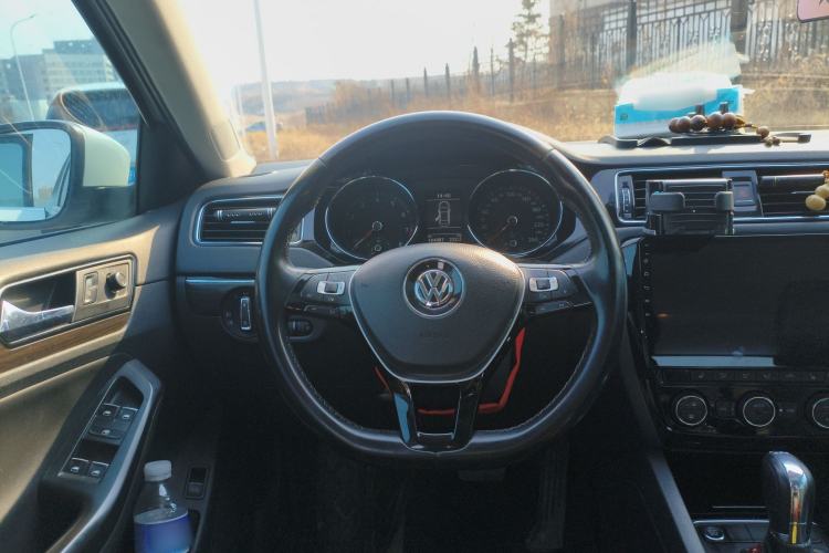 Used Volkswagen Sagitar 2015 230TSI Automatic Luxury Model Steering Wheel