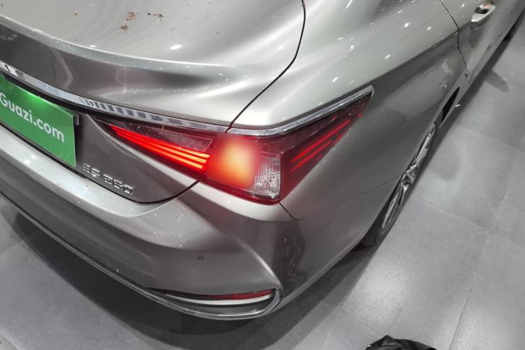 Used Lexus ES 2022 200 Excellence Edition Right Rear Taillight