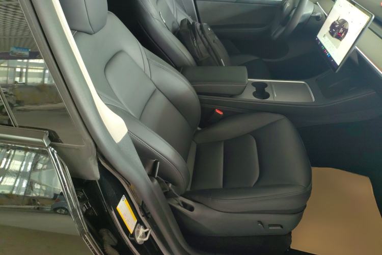 Used Tesla Model Y 2023 Rear-Wheel-Drive Version Right Front Seat